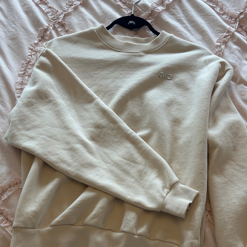 Alo Crewneck Sweatshirt in Light Beige
